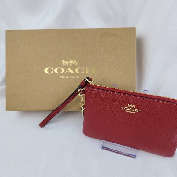 🩵NIB Coach Red Genuine Leather Wristlet w/Detachable \'Coach\' & Star Charms
